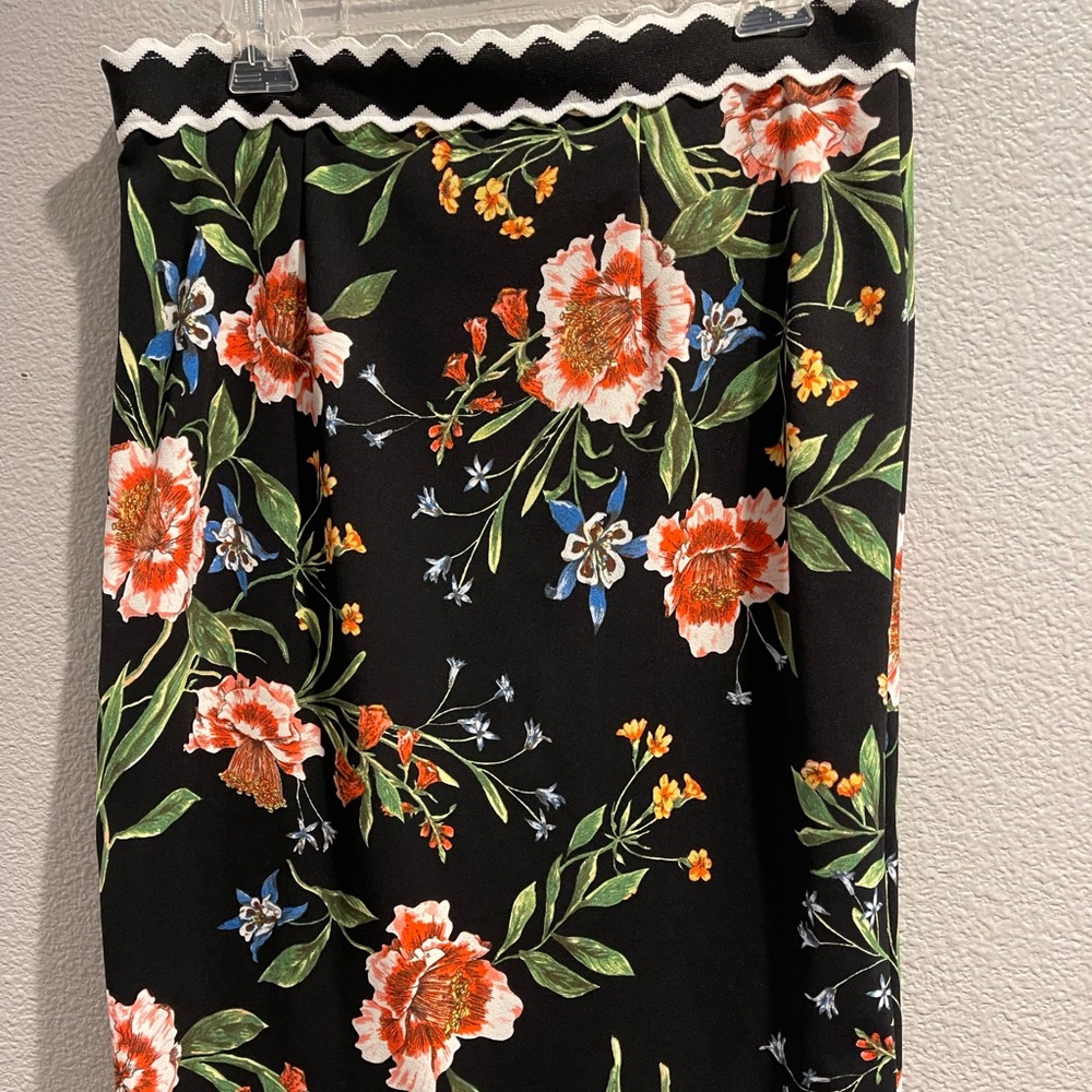 Floral stretch pencil skirt